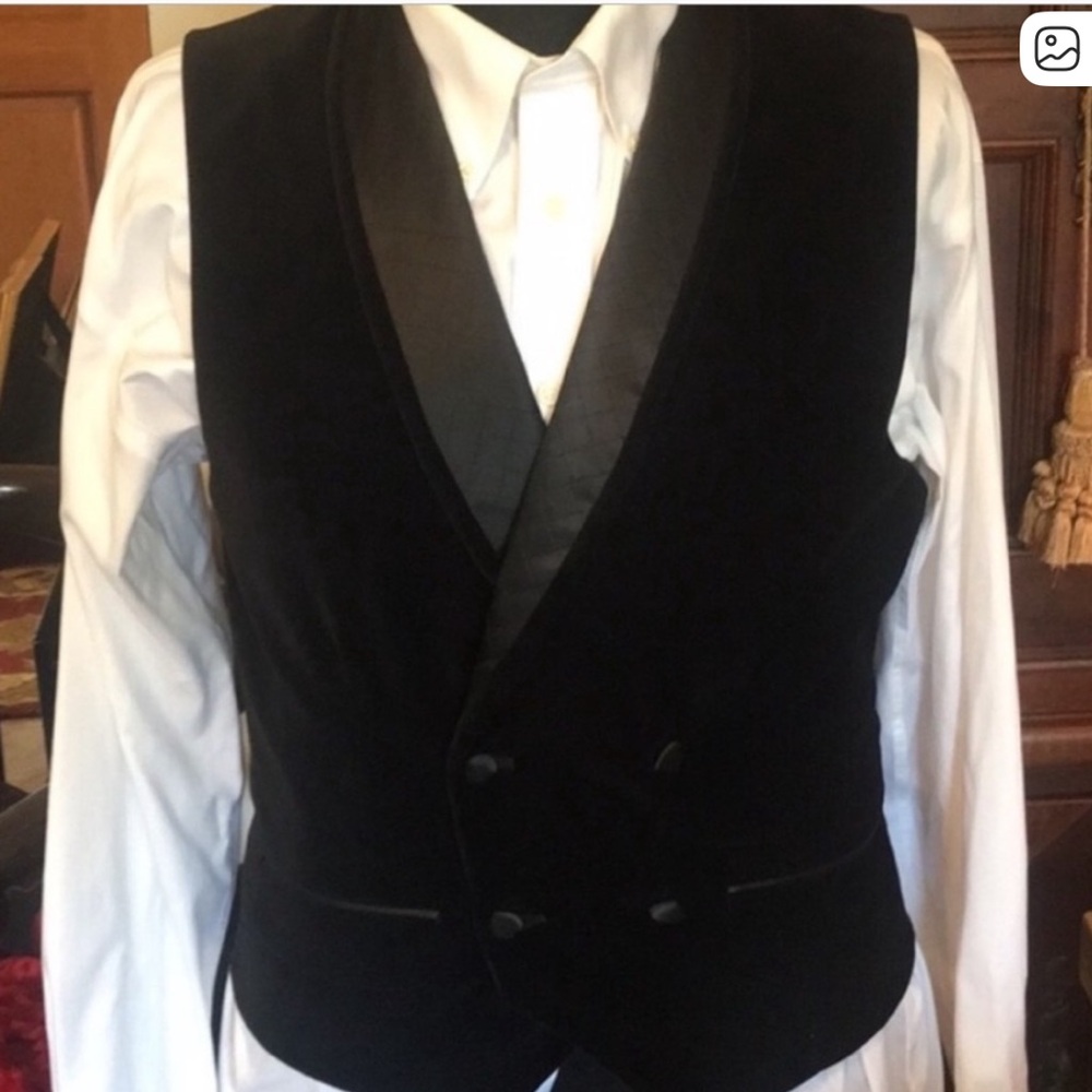 Express Vest Black Velvet